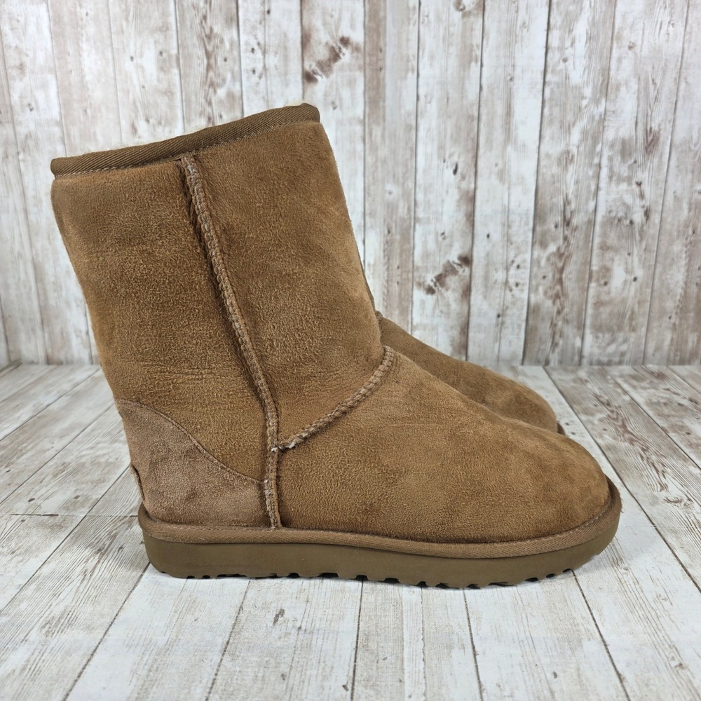 UGG Australia Women's Classic Short Boots Chestnut Suede Sheepskin Lined Size 8
